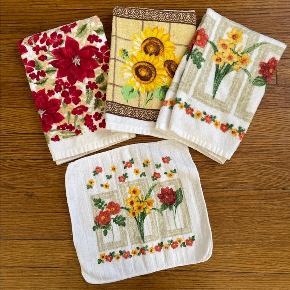 Other - Floral Patterned Hand Towels Set